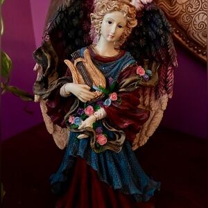 💜 Vintage Musical Angel Figurine – Plays Amazing Grace | 11” Resin Floral Wing✨